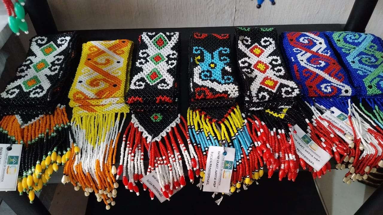 SELENDANG MANIK