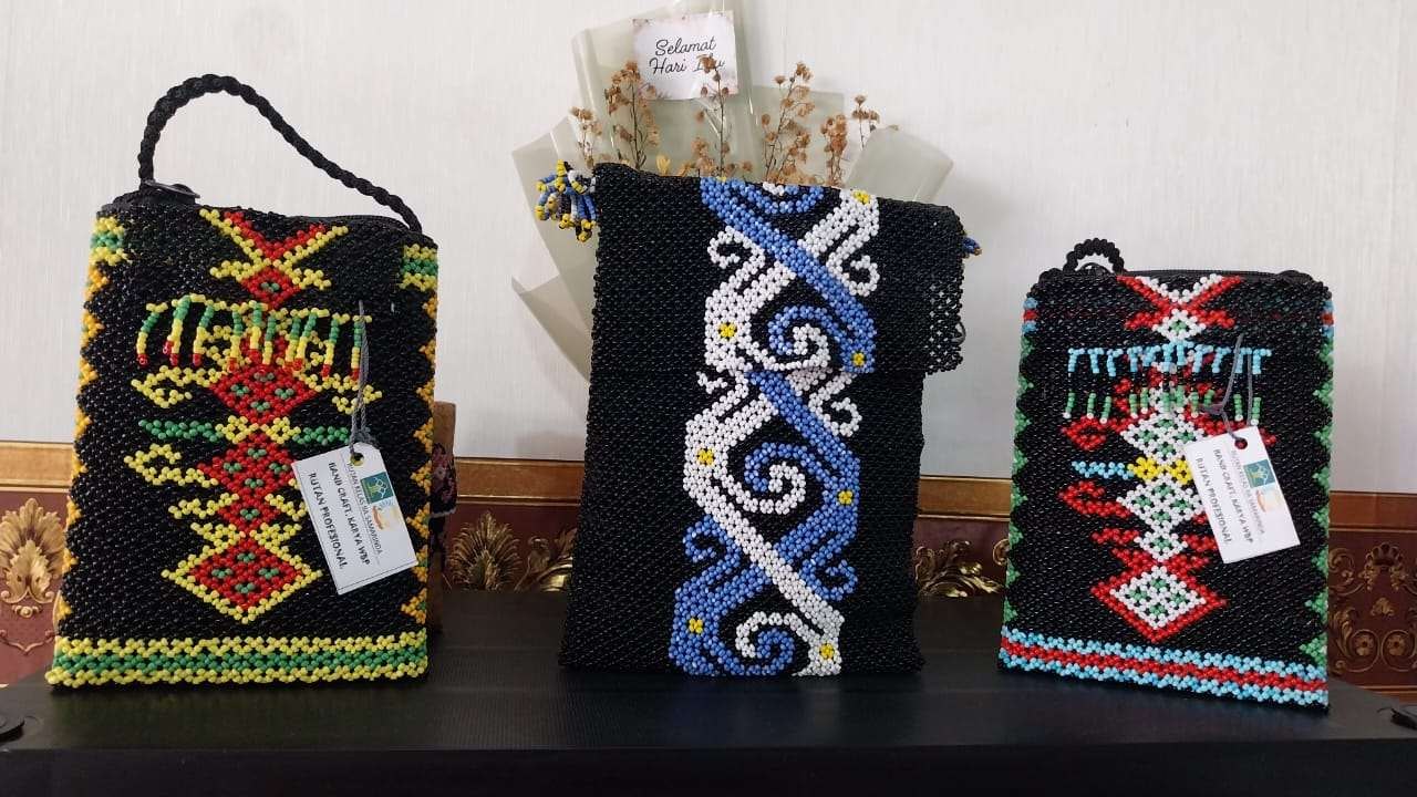 TAS SELEMPANG MANIK